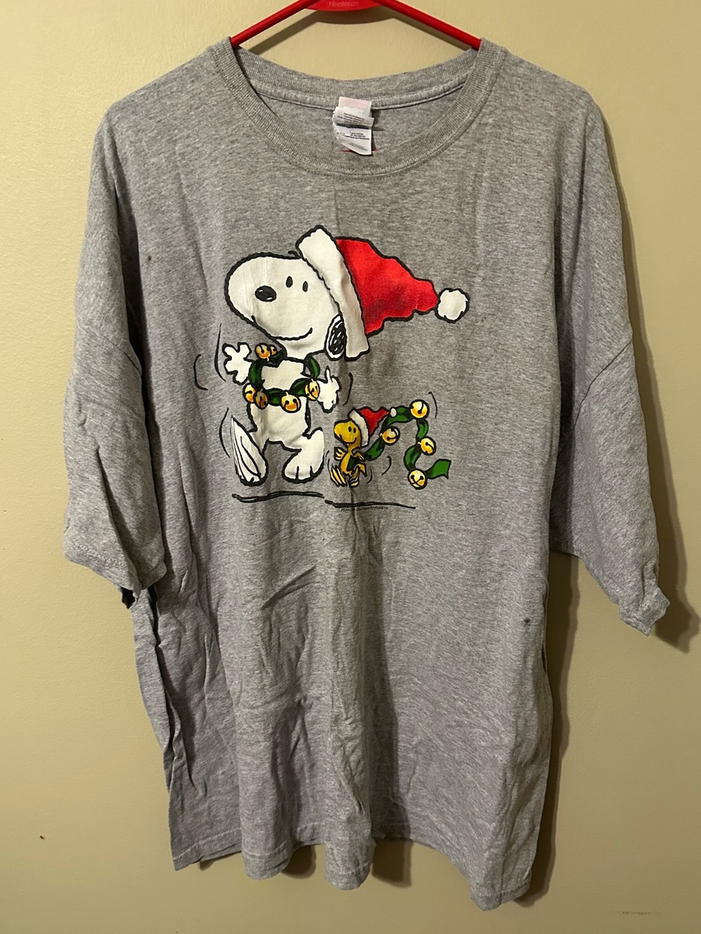 Gildan Grey Snoopy Holiday Tee with Red Santa Hat, size 3XL